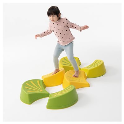 6 tilted stones in the shape of a flower petal 6 tilted stones in the shape of a flower petal