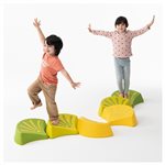 6 tilted stones in the shape of a flower petal